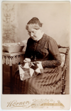 Posing with Patchwork: Quilts in Photographs, 1855-1945