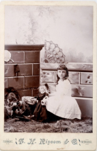 Posing with Patchwork: Quilts in Photographs, 1855-1945